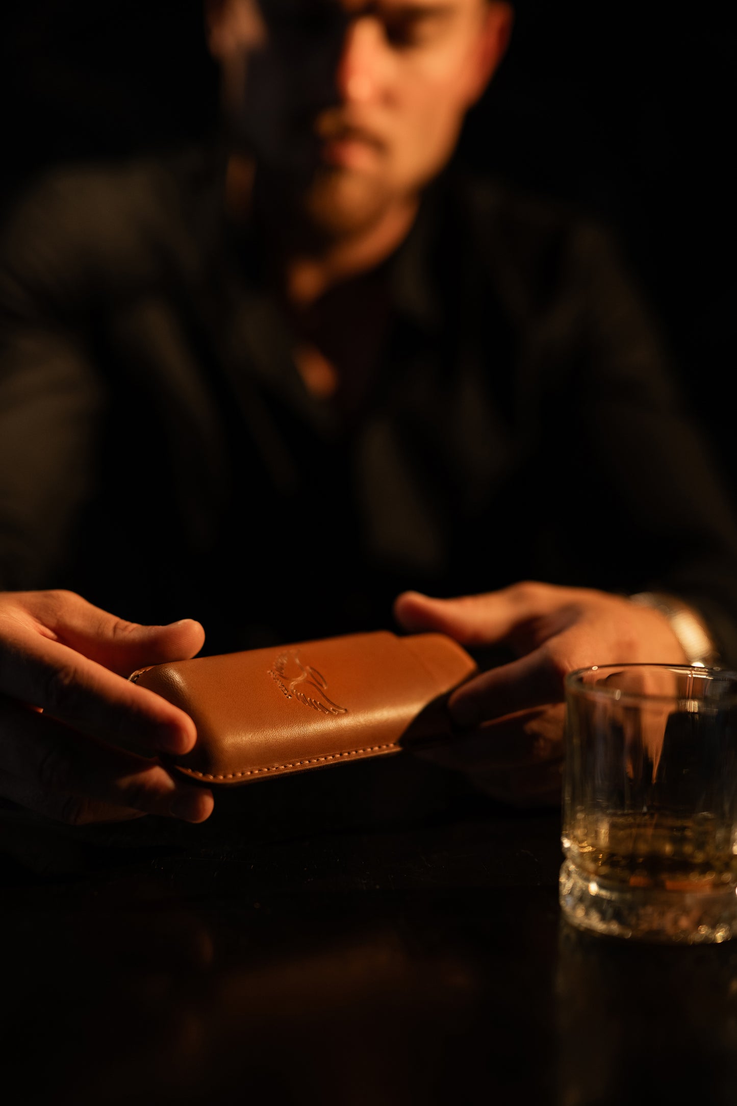 LEATHER CIGAR CASE WITH CIGAR REST