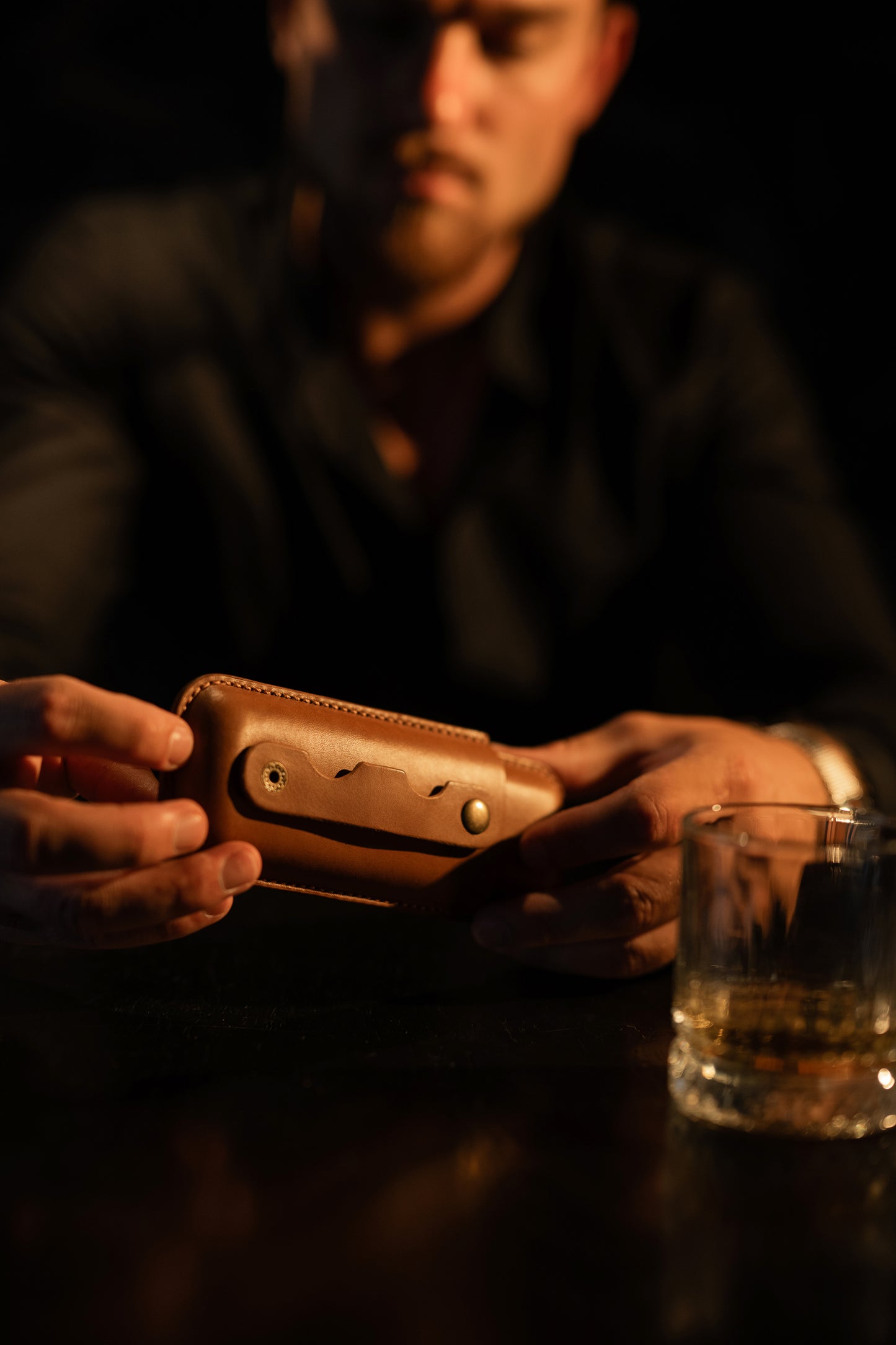 LEATHER CIGAR CASE WITH CIGAR REST