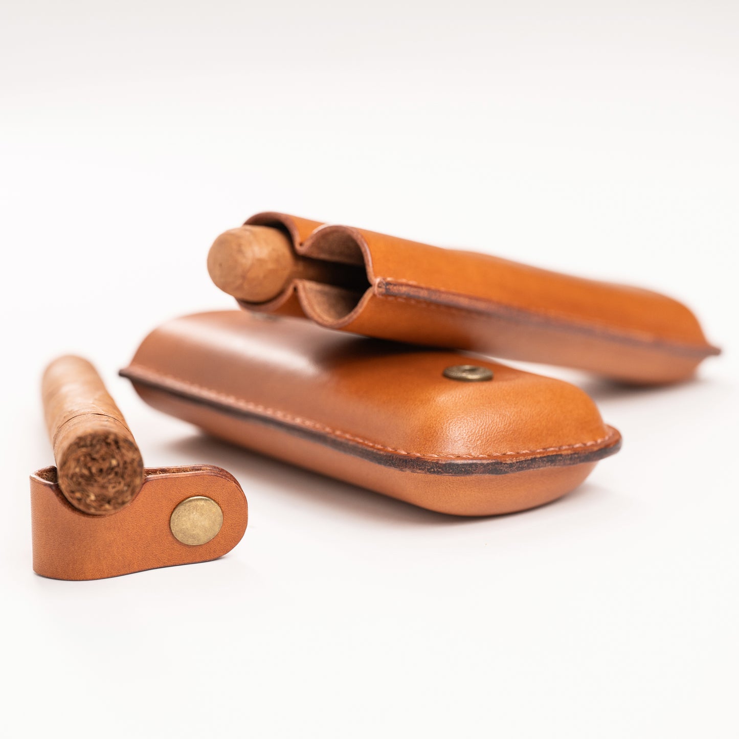 LEATHER CIGAR CASE WITH CIGAR REST